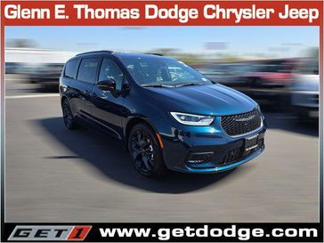 New 2025 Chrysler Pacifica Limited