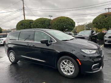New 2026 Chrysler Pacifica Select