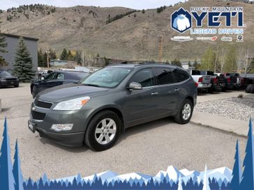 Used 2011 Chevrolet Traverse LT w/2LT
