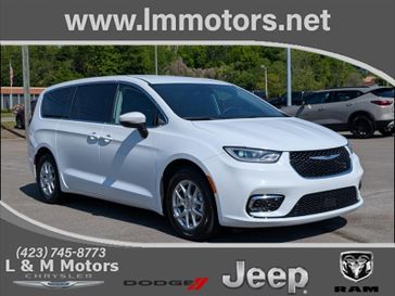 Used 2023 Chrysler Pacifica Touring L