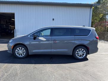 2025 Chrysler Pacifica Select Awd