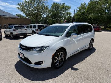 Used 2017 Chrysler Pacifica Limited
