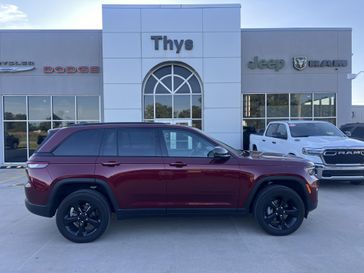 Used 2025 Jeep Grand Cherokee Altitude