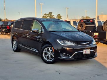 Used 2018 Chrysler Pacifica Limited