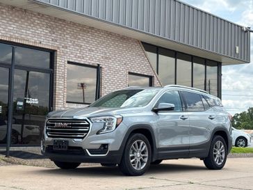 Used 2024 GMC Terrain SLT