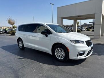 New 2026 Chrysler Pacifica Select