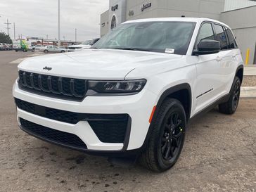 New 2026 Jeep Grand Cherokee Laredo Altitude 4x4