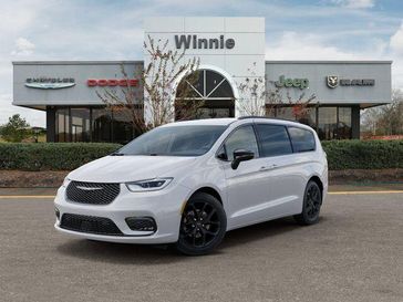 New 2026 Chrysler Pacifica Select