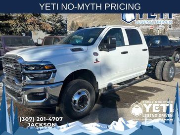 New 2026 RAM 3500 Tradesman Crew Cab Chassis 4x4 60' Ca