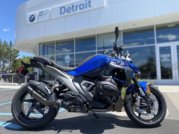 New 2026 BMW R1300R 