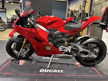 New 2025 Ducati Panigale V4 