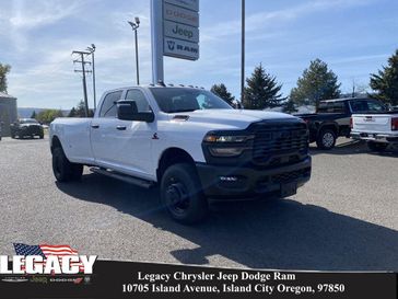 2025 RAM 3500 Tradesman Crew Cab 4x4 8' Box