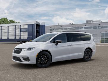 New 2026 Chrysler Pacifica Limited Awd