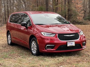 New 2026 Chrysler Pacifica Select