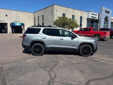 Used 2023 GMC Acadia SLT