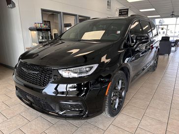 New 2026 Chrysler Pacifica Limited