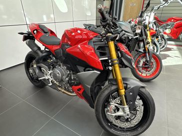 2026 Ducati STREETFIGHTER V2S 