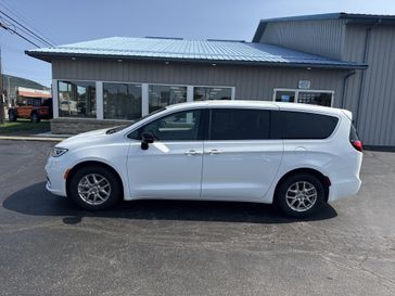 Used 2024 Chrysler Pacifica Touring L