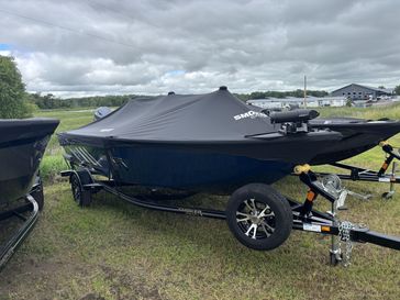New 2025 SMOKERCRAFT ADV178DC 