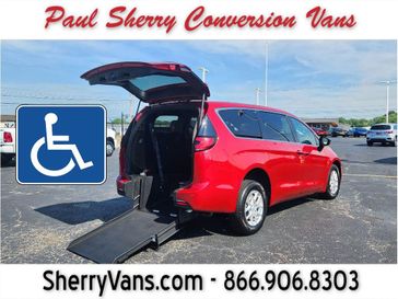 Used 2025 Chrysler Pacifica Select