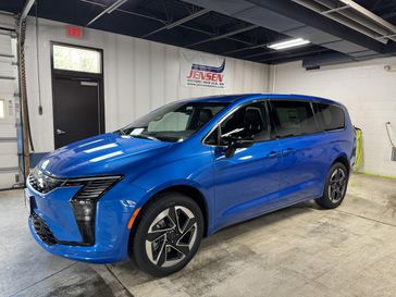 New 2027 Chrysler Pacifica Limited Awd