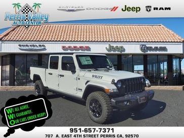 2023 Jeep Gladiator Willys 4x4 in a Bright White Clear Coat exterior color and Blackinterior. Perris Valley Chrysler Dodge Jeep Ram 951-355-1970 perrisvalleydodgejeepchrysler.com 