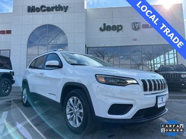 2020 Jeep Cherokee Latitude in a Bright White Clear Coat exterior color and Blackinterior. McCarthy Jeep Ram 816-434-0674 mccarthyjeepram.com 