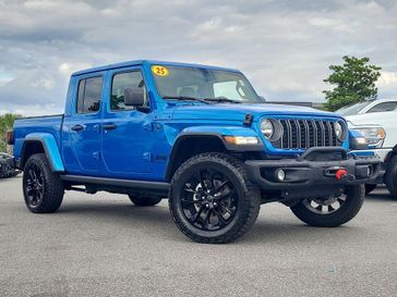 Used 2025 Jeep Gladiator Nighthawk