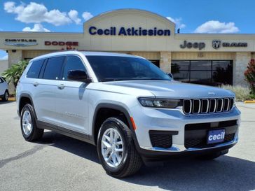 2025 Jeep Grand Cherokee L Laredo X 4x2
