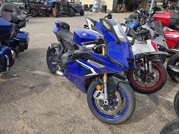 USED 2025 YAMAHA YZFR9 