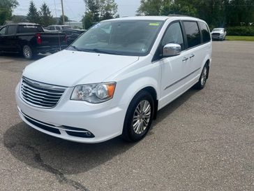 2015 Chrysler Town & Country Touring-l