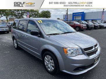 2017 Dodge Grand Caravan SE in a Billet Clear Coat exterior color and Black/Light Graystoneinterior. Glenview Luxury Imports 847-904-1233 glenviewluxuryimports.com 