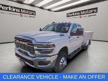 New 2026 RAM 3500 Tradesman Crew Cab Chassis 4x4 60' Ca