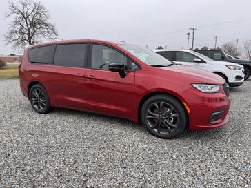 New 2026 Chrysler Pacifica Select