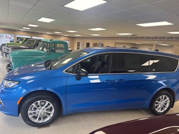 New 2026 Chrysler Pacifica Select Awd