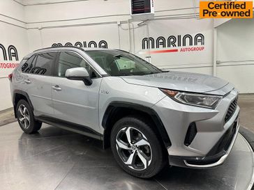 2021 Toyota RAV4 SE's photo