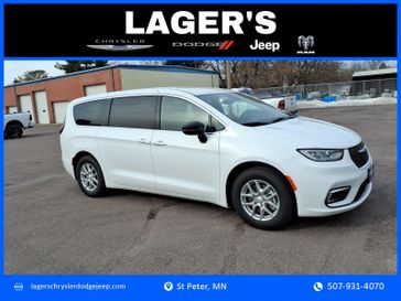 New 2026 Chrysler Pacifica Select