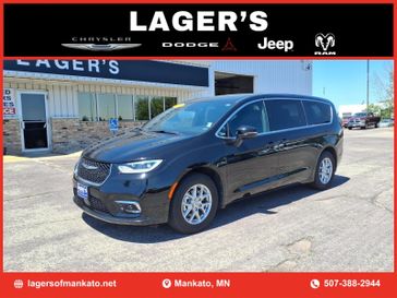 Used 2025 Chrysler Pacifica Select