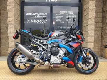 2025 BMW M1000R 
