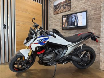 New 2026 BMW R1300R 