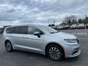 Used 2023 Chrysler Pacifica Hybrid Touring L