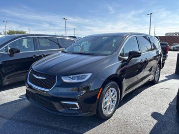 New 2026 Chrysler Pacifica Select
