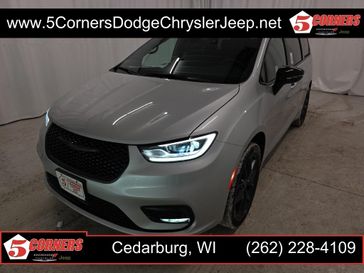 New 2026 Chrysler Pacifica Limited Awd