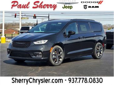 New 2026 Chrysler Pacifica Select