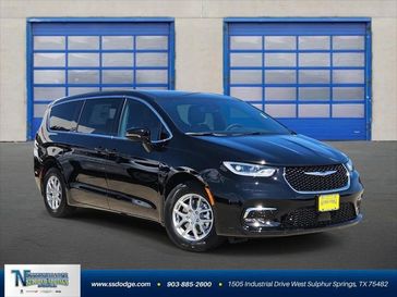 New 2026 Chrysler Pacifica Select