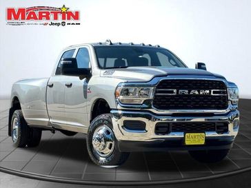 2024 RAM 3500 Tradesman Crew Cab 4x4 8' Box