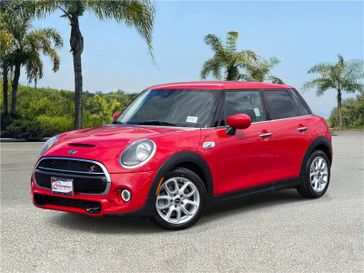 Used 2020 MINI Hardtop 4 Door Cooper S FWD in a Chili Red exterior color and Carbon Blackinterior. Southbay Chrysler Jeep Dodge Ram (424) 404-5521 pixelmotiondemo.com 