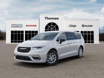 New 2026 Chrysler Pacifica Select
