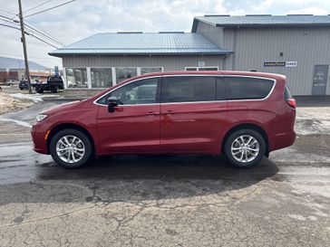 New 2026 Chrysler Pacifica Select Awd
