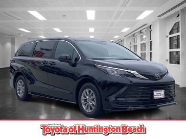 New 2026 Toyota Sienna LE